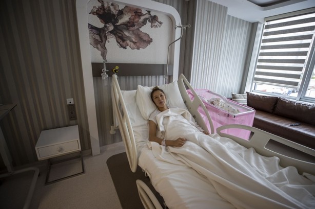 Foto - Hastaneye yetişmeye çalışan kadın takside doğum yaptı