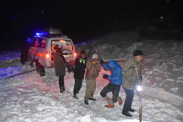 Foto - Hastaneye yetiştirmek için zamanla yarıştılar