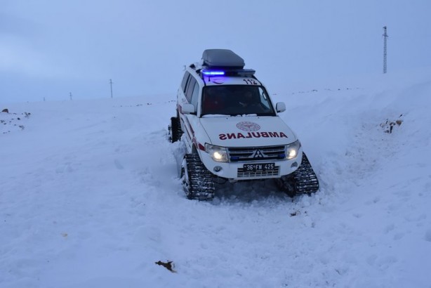 Foto - Hastaneye yetiştirmek için zamanla yarıştılar