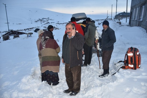 Foto - Hastaneye yetiştirmek için zamanla yarıştılar