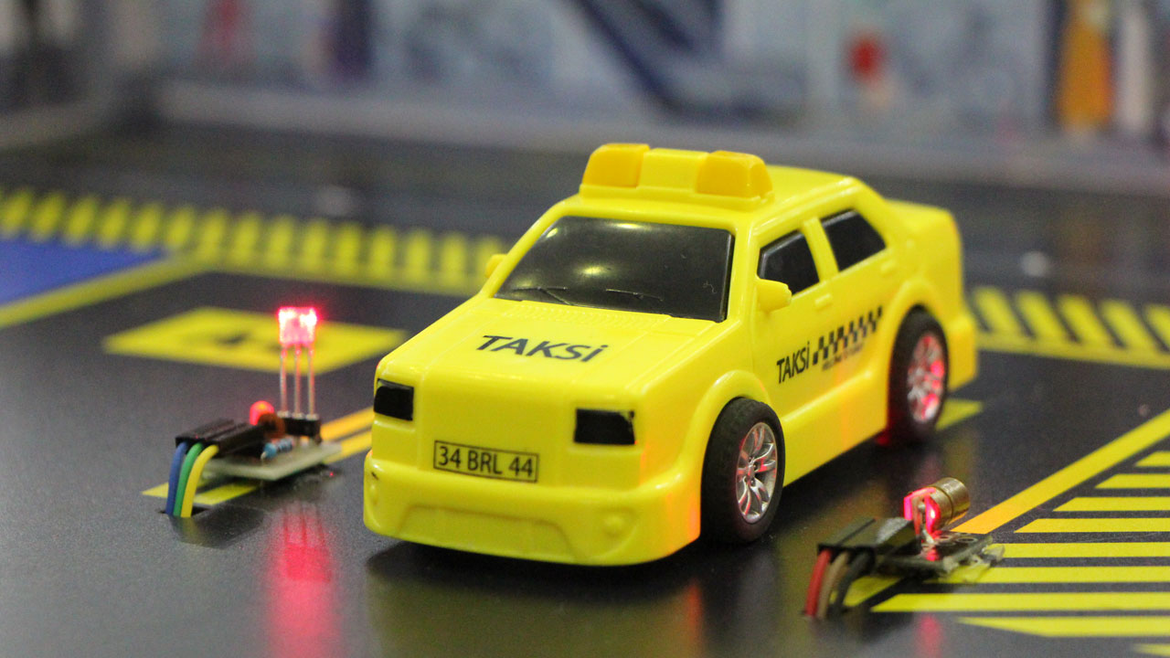 Hatalı parklara lazerli çözüm! 8. sınıf öğrencisinden otoparklara akıllı dokunuş