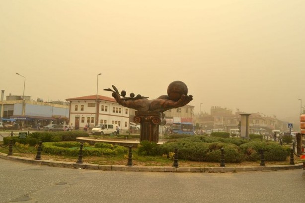 Foto - Hatay sarıya büründü
