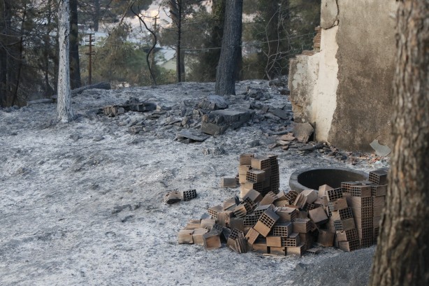 Foto - Hatay'da 1 gün önce başlayan yangın kontrol altına alındı
