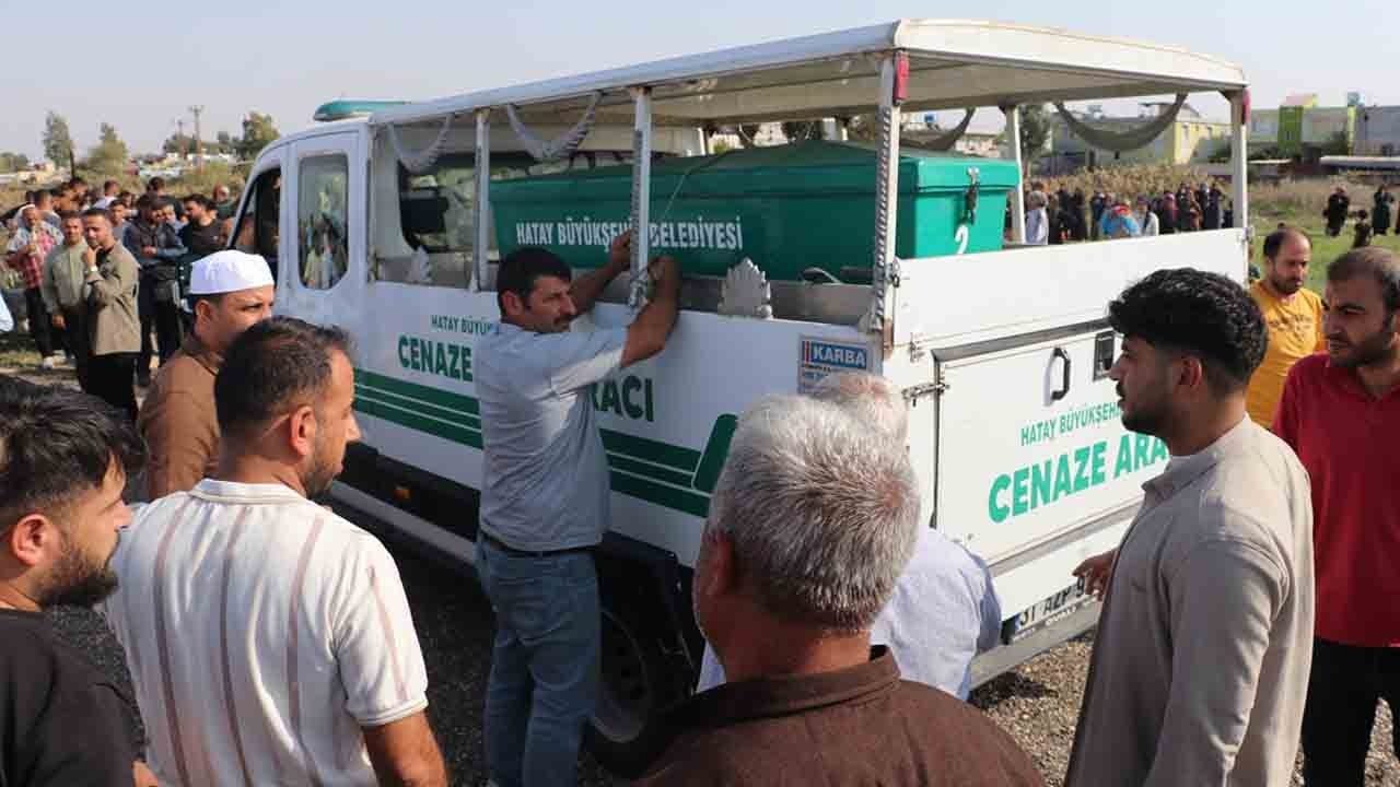Foto - Hatay'da acı veda: Anne ve 4 yaşındaki kızı yan yana defnedildi 