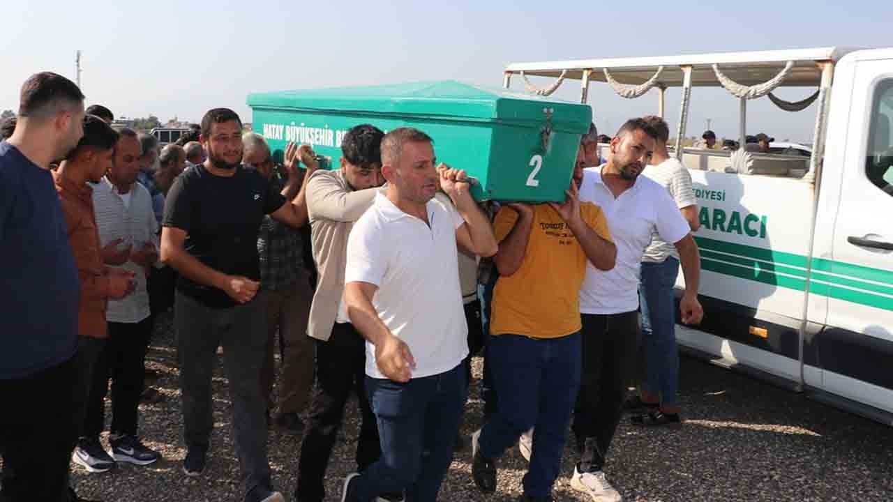 Foto - Hatay'da acı veda: Anne ve 4 yaşındaki kızı yan yana defnedildi 