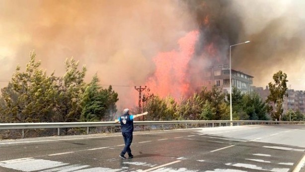 Foto - Hatay'da dehşete düşüren görüntüler! Alevler önüne geleni yutuyor
