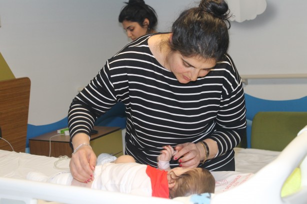 Foto - Hatay'da enkazdan kurtarılan Birce bebek ile ailesi Adana'da kavuştu!