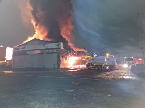 Hatay'da lastik bayisinde yangın