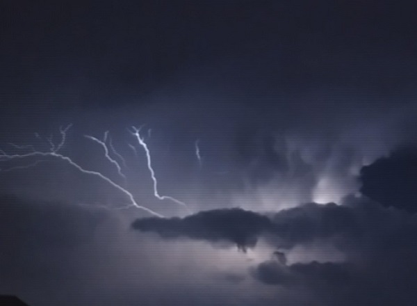 Hatay'da şimşekler geceyi böyle aydınlattı