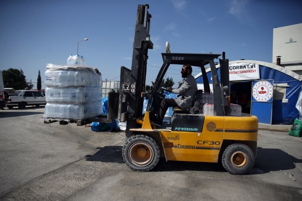 Hatay'da su dağıtımı aralıksız sürüyor