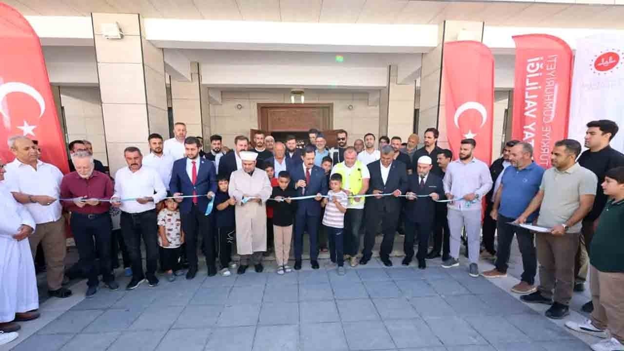 Foto - Hatay’da yeniden inşa sürüyor: Deprem sonrası 138. cami ibadete açıldı
