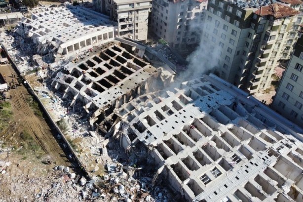 Foto - Hatay'da yüzlerce kişinin öldüğü rezidans için kan donduran reklam