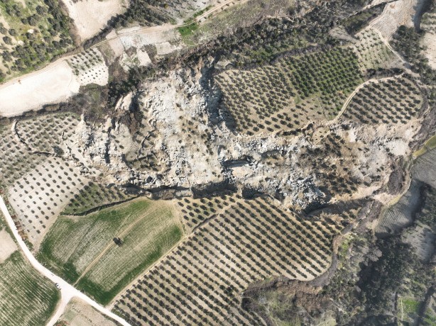 Foto - Hatay'daki o detay uzaydan görüntülendi! Tamı tamına 500 metre, görenleri hayrete düşürdü