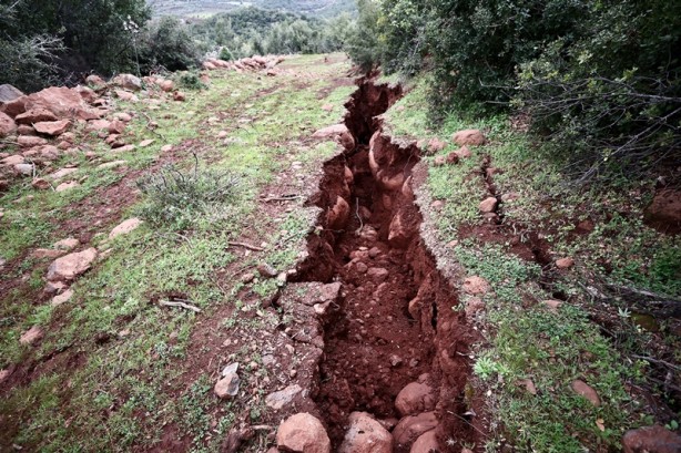 Foto - Hatay'daki yüzey kırıkları böyle görüntülendi