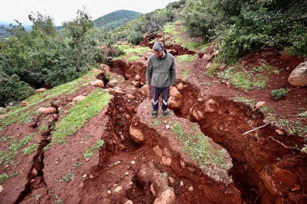Foto - Hatay'daki yüzey kırıkları böyle görüntülendi