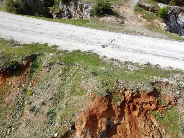 Foto - Hatay'daki yüzey kırıkları böyle görüntülendi