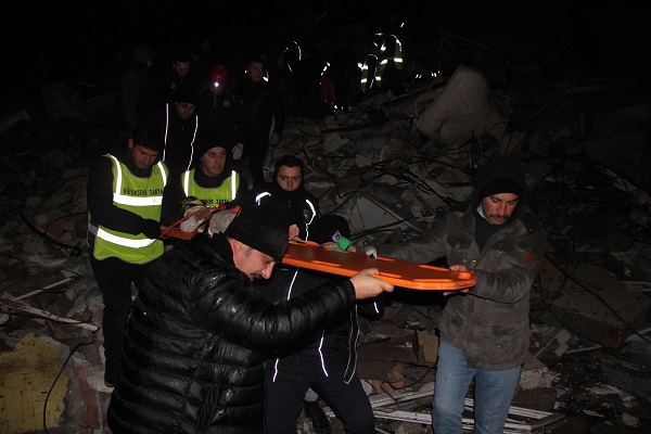 Foto - Hatay'dan güzel haber! 26 saat sonra iki çocuk böyle kurtarıldı