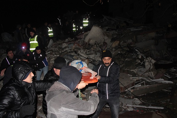 Foto - Hatay'dan güzel haber! 26 saat sonra iki çocuk böyle kurtarıldı
