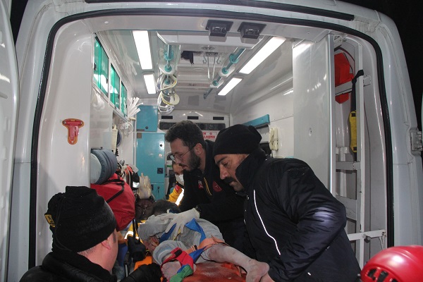 Foto - Hatay'dan güzel haber! 26 saat sonra iki çocuk böyle kurtarıldı