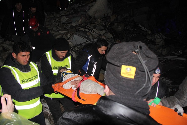 Foto - Hatay'dan güzel haber! 26 saat sonra iki çocuk böyle kurtarıldı