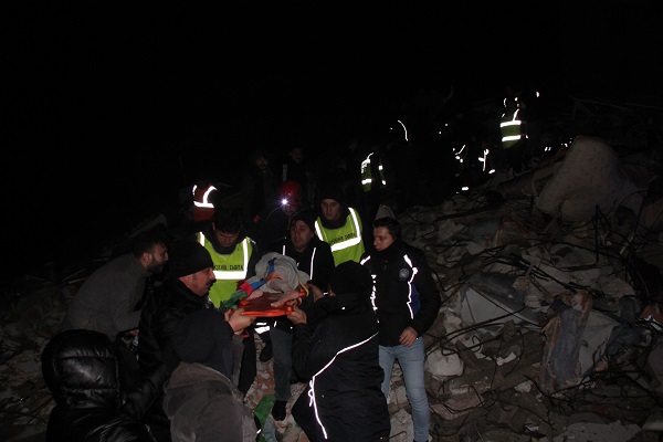 Foto - Hatay'dan güzel haber! 26 saat sonra iki çocuk böyle kurtarıldı