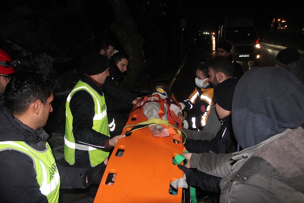 Foto - Hatay'dan güzel haber! 26 saat sonra iki çocuk böyle kurtarıldı