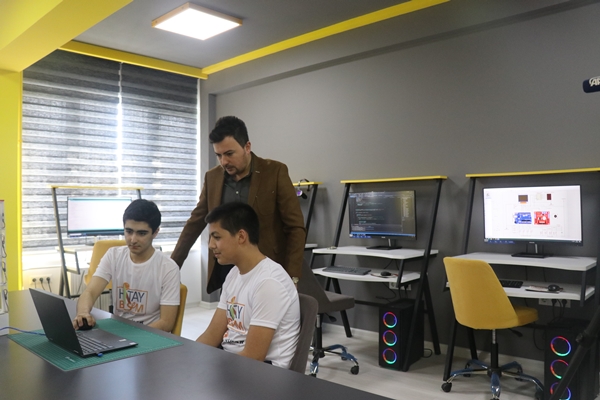 Foto - Hataylı öğrenciler kadına şiddete karşı geliştirdi