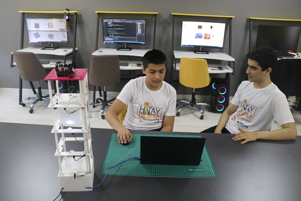 Foto - Hataylı öğrenciler kadına şiddete karşı geliştirdi