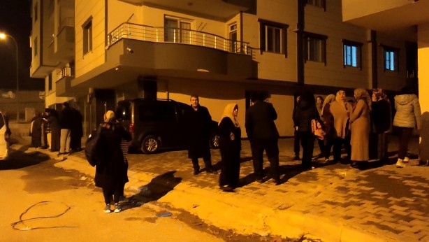 Foto - Hataylılar geceyi sokaklarda geçiriyor!