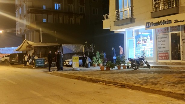 Hataylılar geceyi sokaklarda geçiriyor!