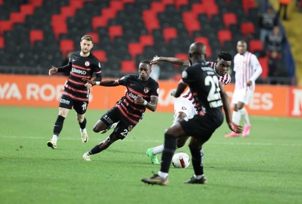 Foto - Hatayspor'da Erce Kardeşler isyan etti: 5 aydır kaşar ekmek yiyoruz! Neredesin ey Lütfü Savaş!