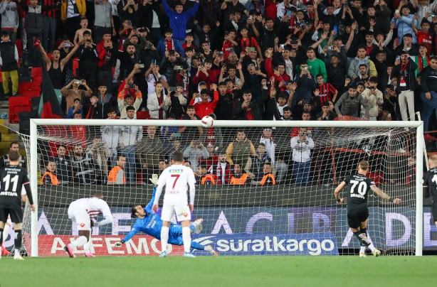 Foto - Hatayspor'da Erce Kardeşler isyan etti: 5 aydır kaşar ekmek yiyoruz! Neredesin ey Lütfü Savaş!