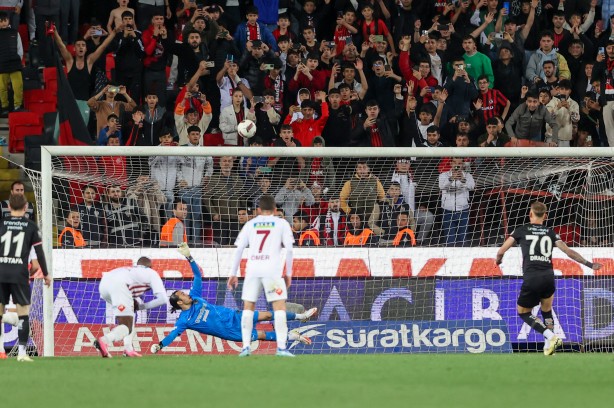 Foto - Hatayspor'da Erce Kardeşler isyan etti: 5 aydır kaşar ekmek yiyoruz! Neredesin ey Lütfü Savaş!