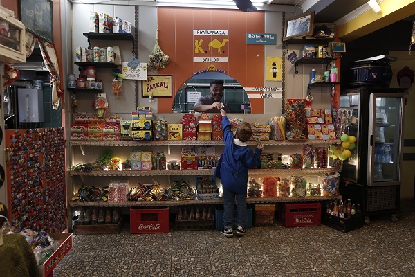 Hatıralar burada canlanıyor! 90'la ışınlanmak isteyenler bu bakkala gidiyor