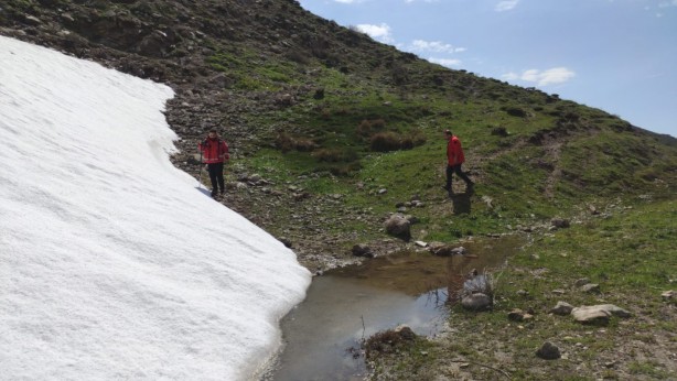 Foto - Hava sıcaklığı eksi 15 dereceye düştü! 10 kişilik aileyi donmaktan son anda kurtardılar