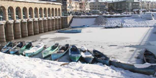 Foto - Hava sıcaklığı eksi 16 dereceleri gördü, Beyşehir Gölü kıyıları dondu
