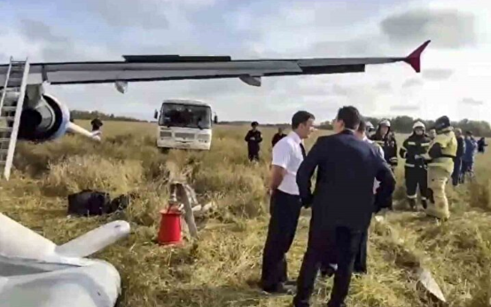 Foto - Havada dehşet anları: 167 kişiyi taşıyan yolcu uçağı bakın nereye acil iniş yaptı