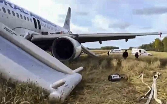 Foto - Havada dehşet anları: 167 kişiyi taşıyan yolcu uçağı bakın nereye acil iniş yaptı