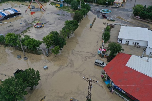 Foto - Havadan böyle görüntülendi! O tatil beldesi sular altında kaldı