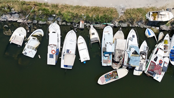 Havadan görüntülendi! İstanbul'un ortasında tekne mezarlığı