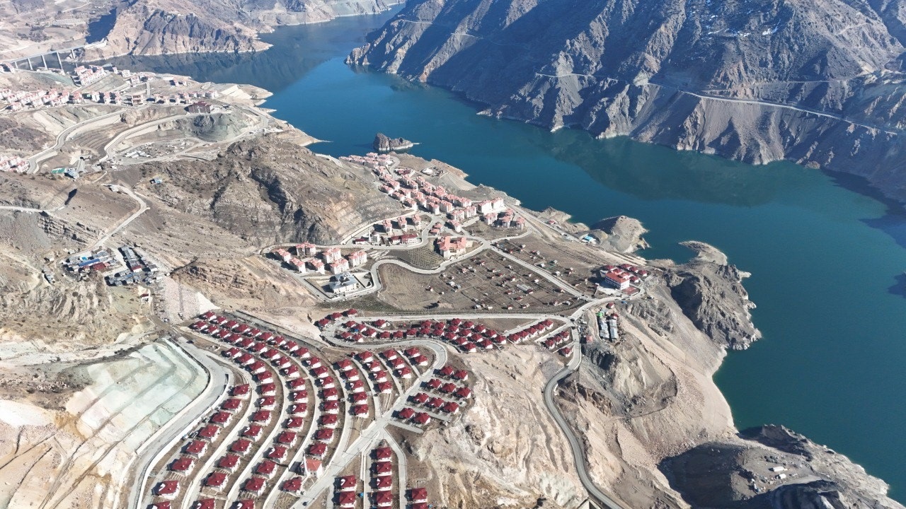 Havadan görüntülendi! İşte Yusufeli’nin modern köyü