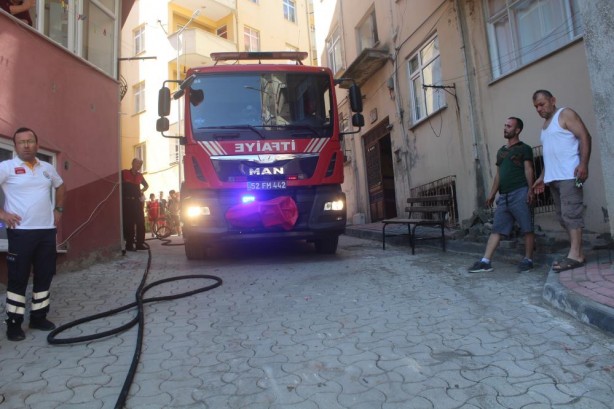 Foto - Havalandırma boşluğunda yangın: 4 çocuk dumandan etkilendi