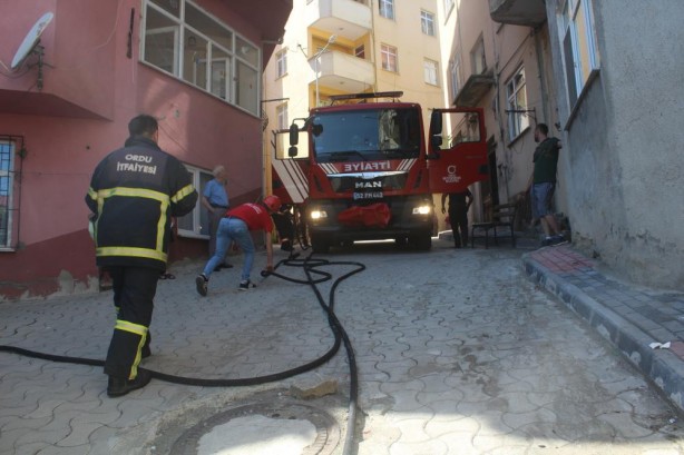Foto - Havalandırma boşluğunda yangın: 4 çocuk dumandan etkilendi