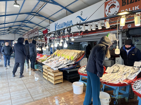 Foto - Havalar bozdu hamsinin fiyatı uçtu