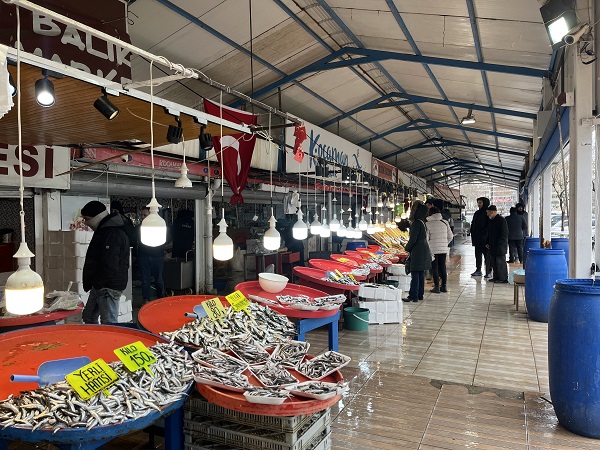 Foto - Havalar bozdu hamsinin fiyatı uçtu