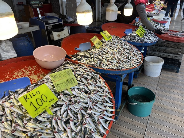 Foto - Havalar bozdu hamsinin fiyatı uçtu