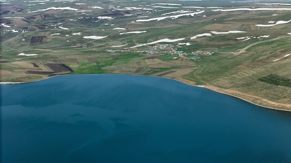 Foto - Havalar ısındı 2 bin 300 rakımdaki gölün buzları çözüldü