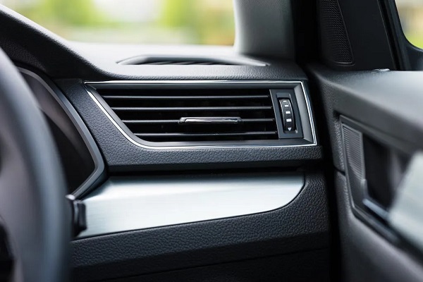 Foto - Havalar ısındı bu hatayı yapanlar arttı! Arabaya biner binmez klima açıyor musunuz? 