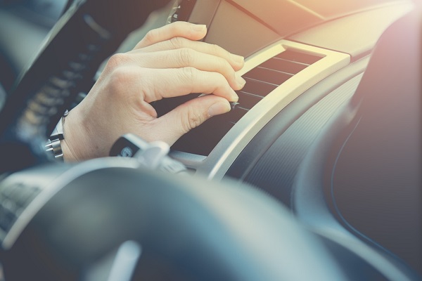 Foto - Havalar ısındı bu hatayı yapanlar arttı! Arabaya biner binmez klima açıyor musunuz? 