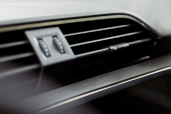 Foto - Havalar ısındı bu hatayı yapanlar arttı! Arabaya biner binmez klima açıyor musunuz? 